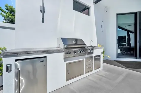 300 NE 21st Court Wilton Manors FL 33305