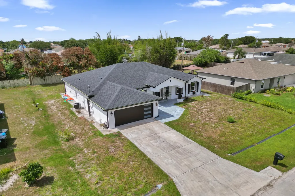 757 SW Jacoby Avenue Port St Lucie FL 34953