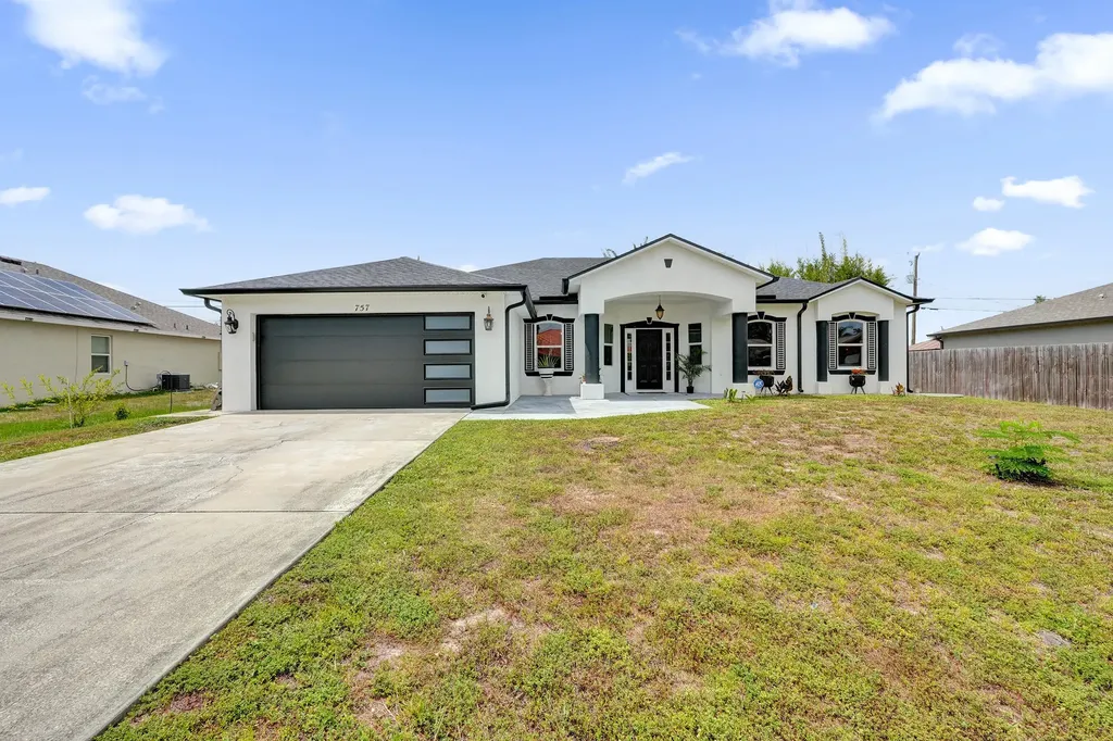 757 SW Jacoby Avenue Port St Lucie FL 34953