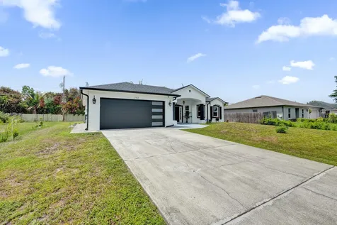 757 SW Jacoby Avenue Port St Lucie FL 34953