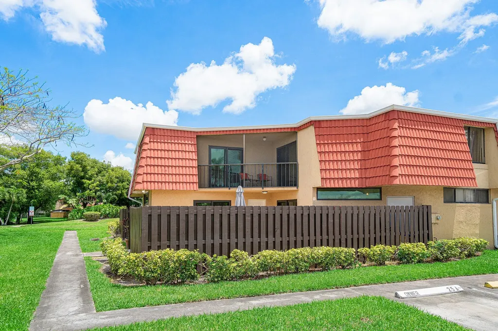 22910 Oxford Place Boca Raton FL 33433