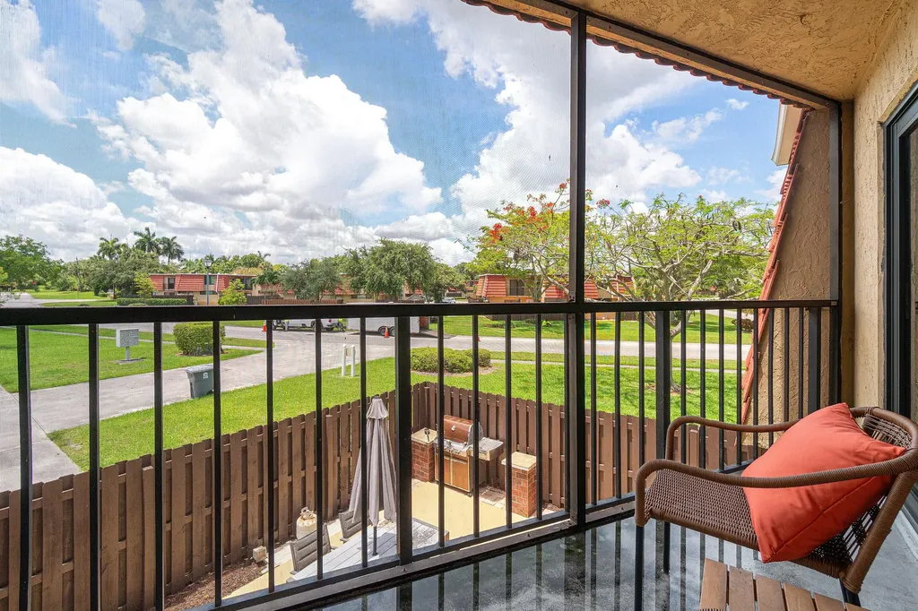 22910 Oxford Place Boca Raton FL 33433