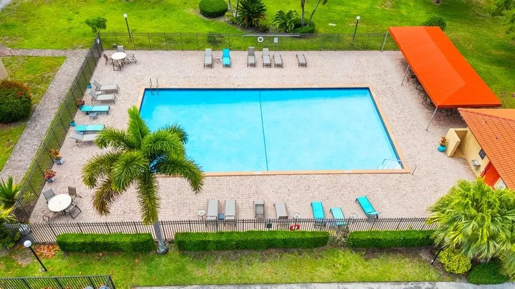 22910 Oxford Place Boca Raton FL 33433
