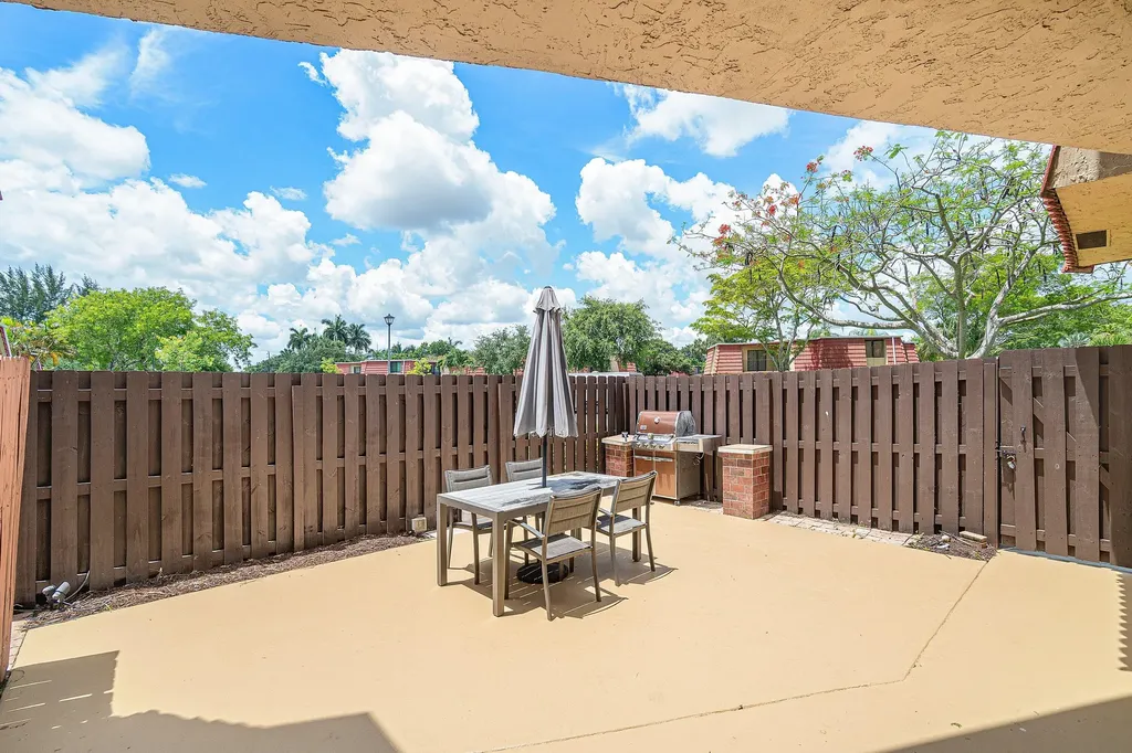 22910 Oxford Place Boca Raton FL 33433