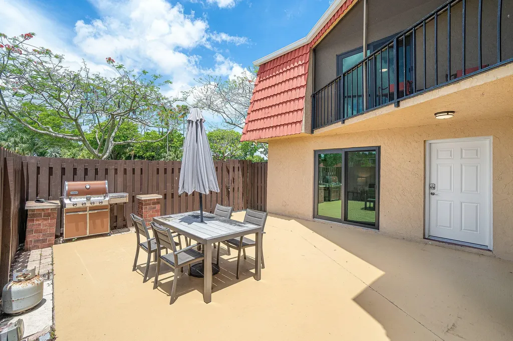 22910 Oxford Place Boca Raton FL 33433