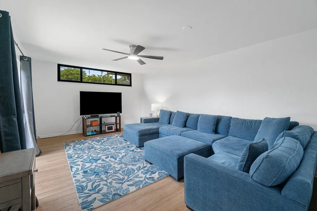 22910 Oxford Place Boca Raton FL 33433