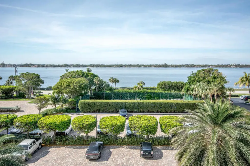 3250 S Ocean Boulevard Palm Beach FL 33480