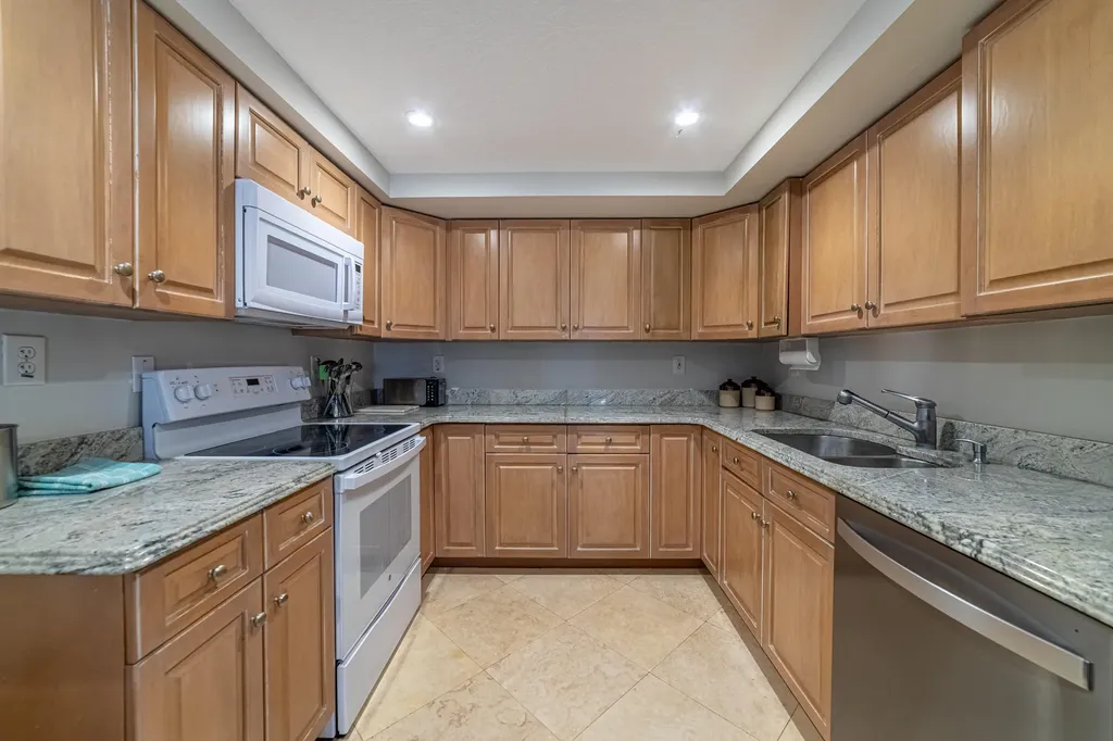 3250 S Ocean Boulevard Palm Beach FL 33480