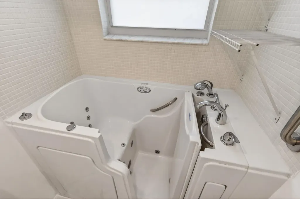 160 Tuscany C Delray Beach FL 33446