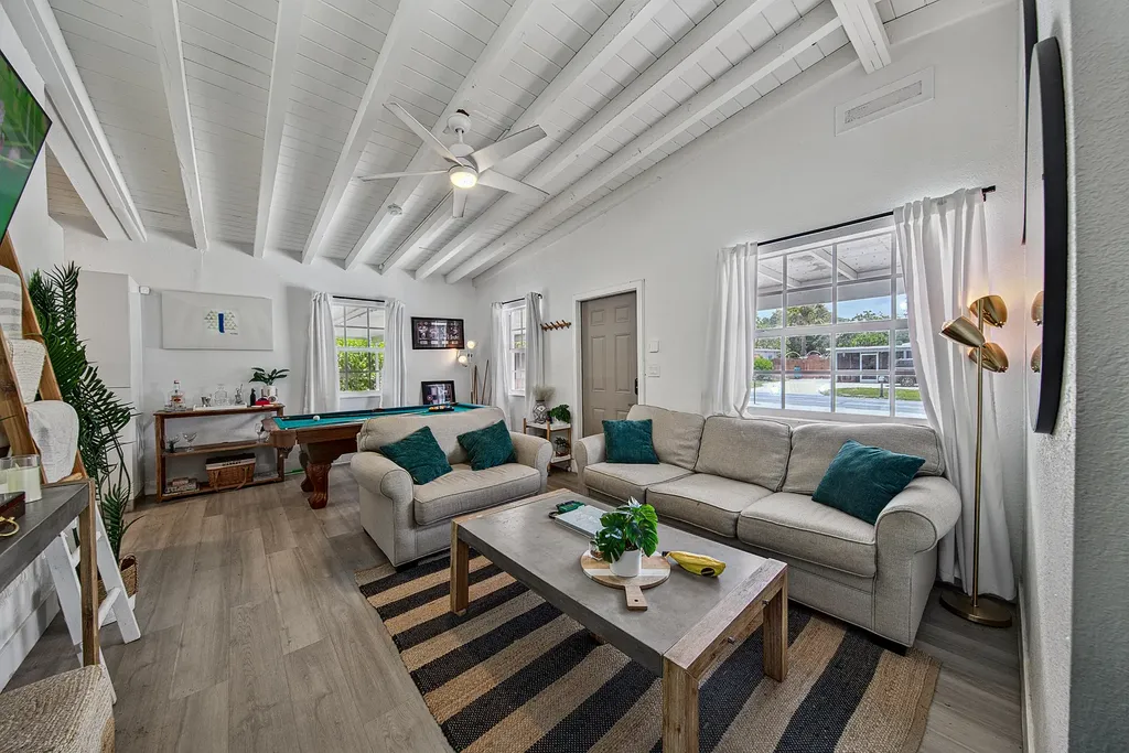 140 SE 9th Avenue Boynton Beach FL 33435