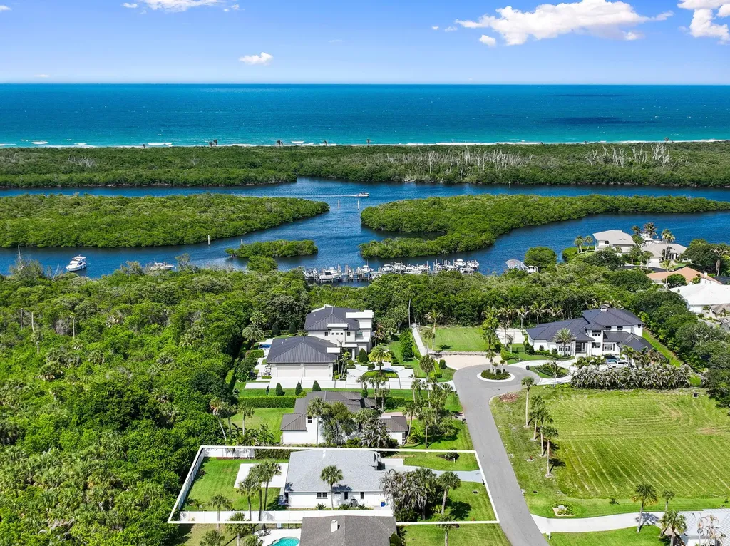 8361 SE Pilots Cove Terrace Hobe Sound FL 33455