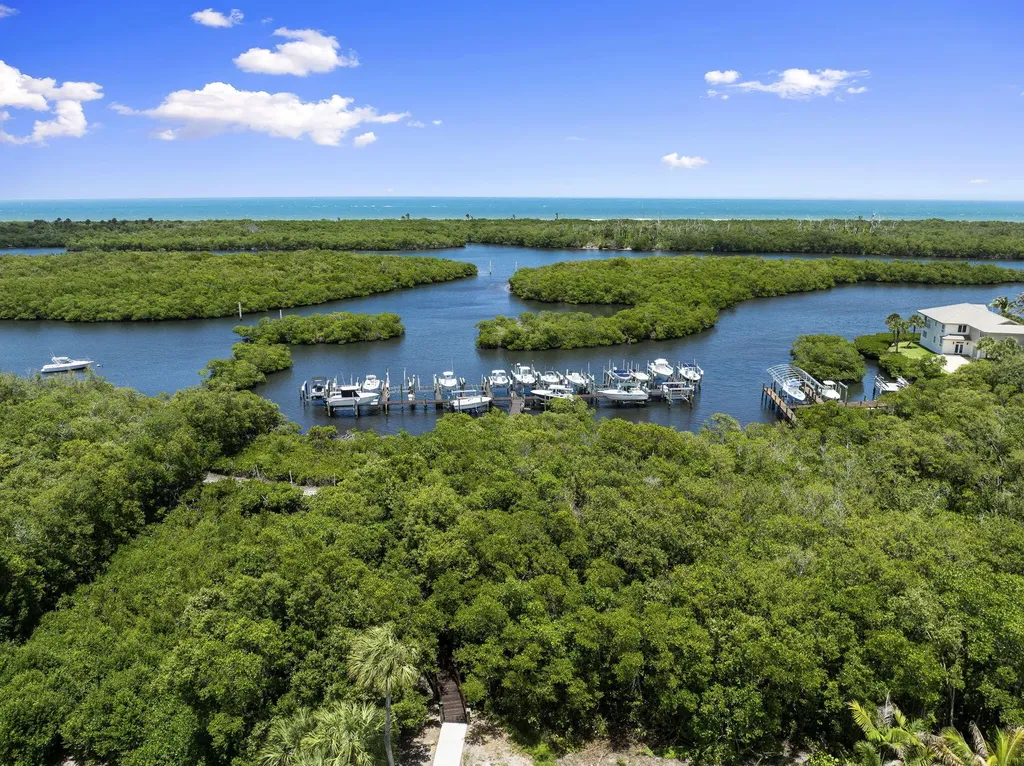 8361 SE Pilots Cove Terrace Hobe Sound FL 33455