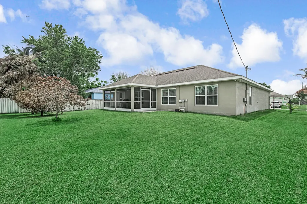 367 SW Grimaldo Terrace Port St Lucie FL 34984