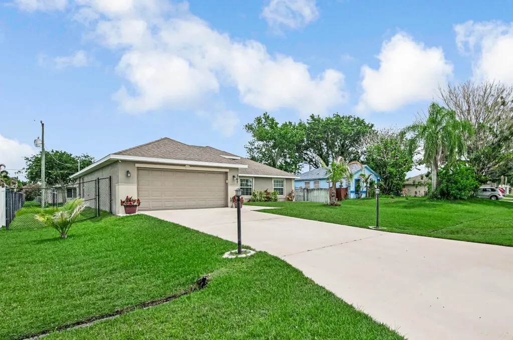 367 SW Grimaldo Terrace Port St Lucie FL 34984