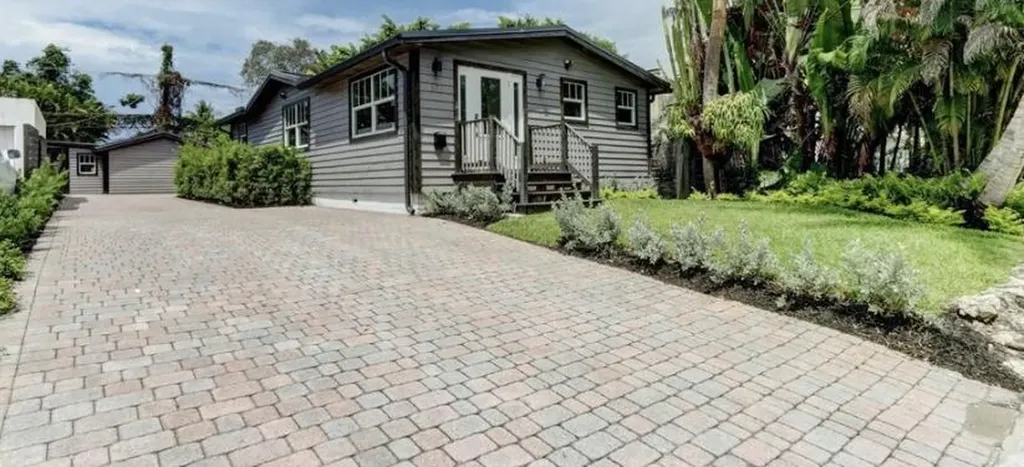 833 Ardmore Road West Palm Beach FL 33401