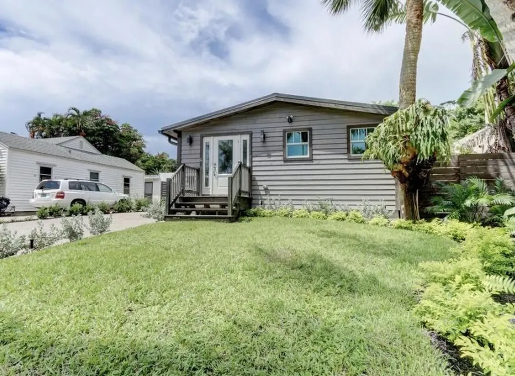 833 Ardmore Road West Palm Beach FL 33401