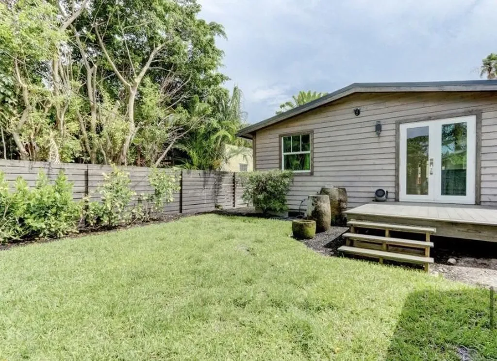 833 Ardmore Road West Palm Beach FL 33401