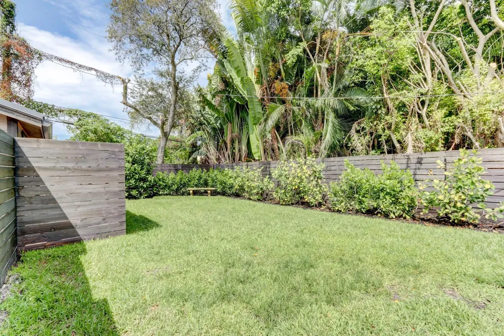 833 Ardmore Road West Palm Beach FL 33401