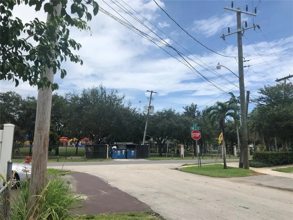 839 NW 14th Avenue Fort Lauderdale FL 33311