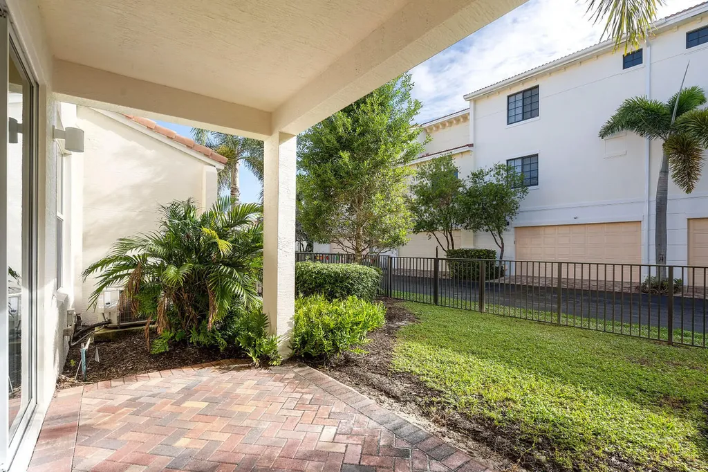 4872 NW 16th Terrace Boca Raton FL 33431