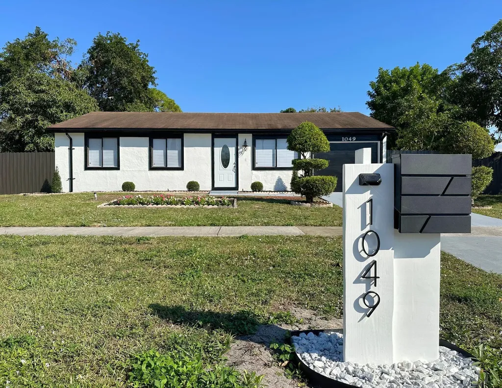 1049 Grandview Circle Royal Palm Beach FL 33411