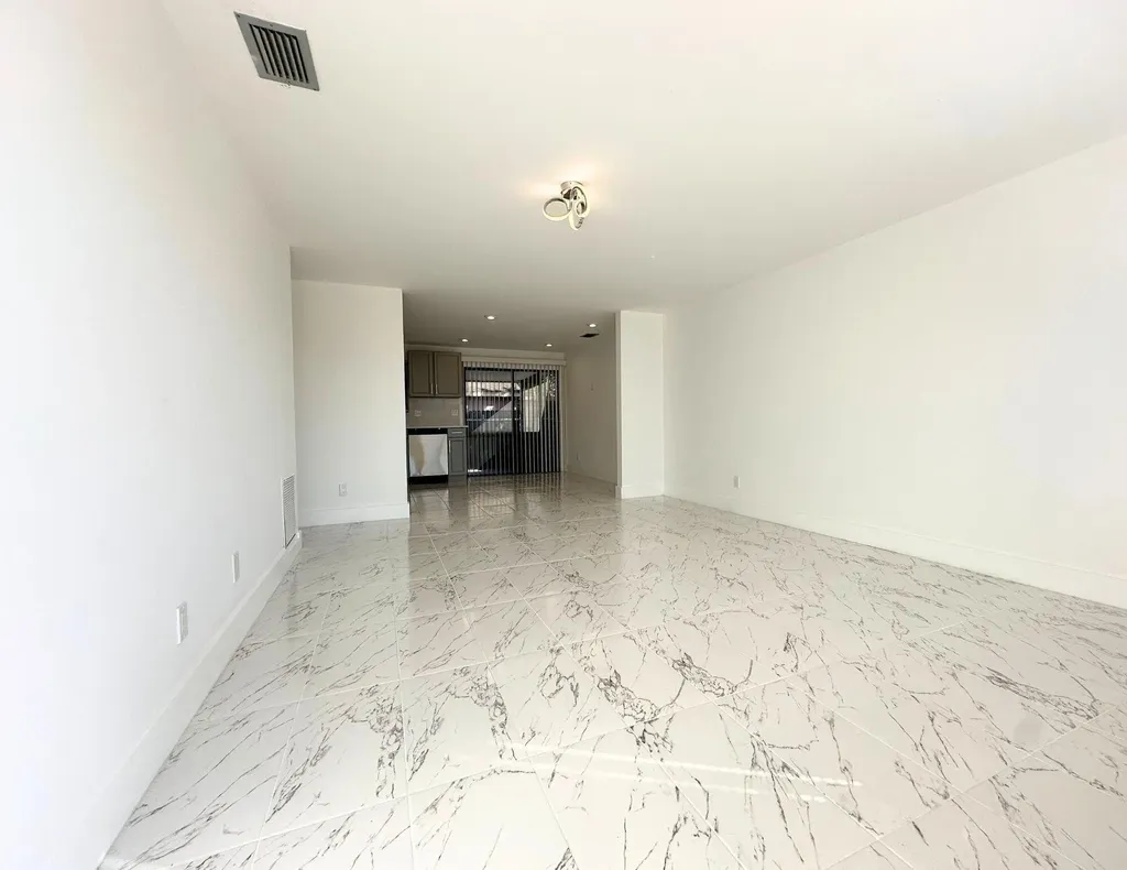 1049 Grandview Circle Royal Palm Beach FL 33411
