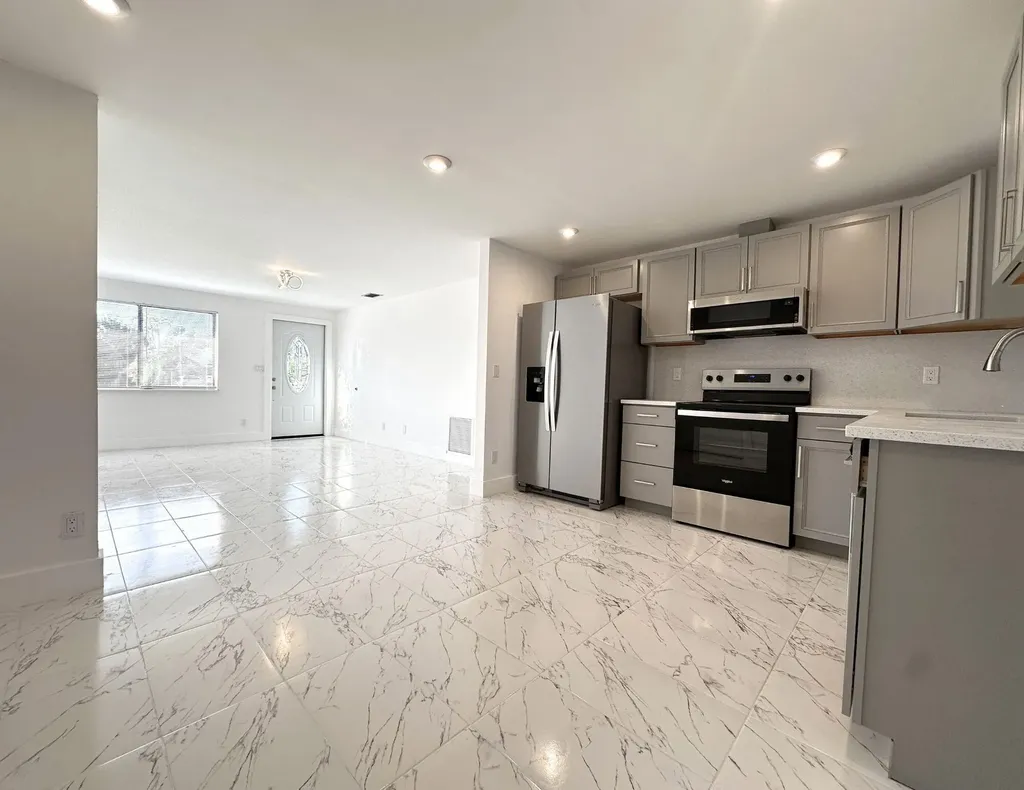 1049 Grandview Circle Royal Palm Beach FL 33411