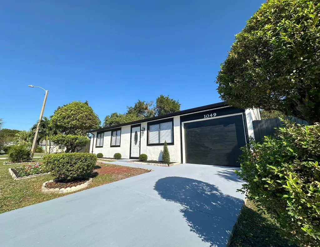 1049 Grandview Circle Royal Palm Beach FL 33411