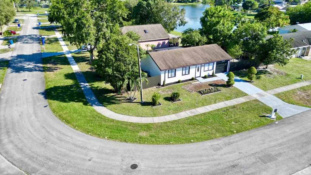 1049 Grandview Circle Royal Palm Beach FL 33411