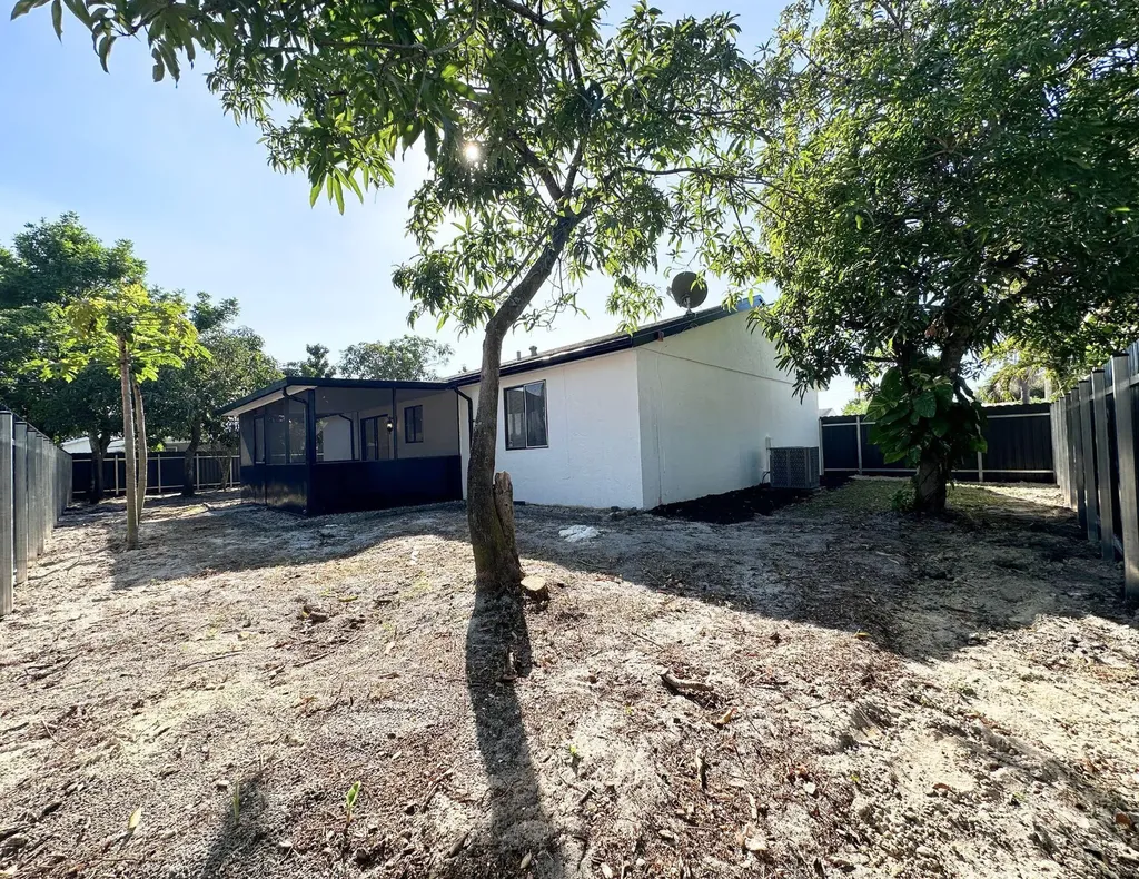 1049 Grandview Circle Royal Palm Beach FL 33411