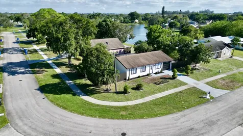 1049 Grandview Circle Royal Palm Beach FL 33411