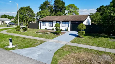 1049 Grandview Circle Royal Palm Beach FL 33411