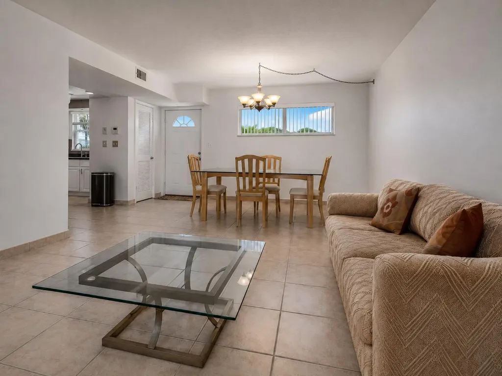 8962 S Hollybrook Boulevard Pembroke Pines FL 33025