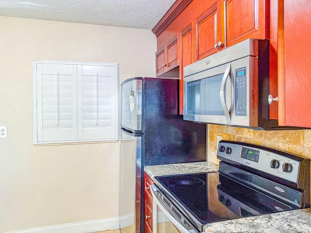 633 NE 2nd Avenue Fort Lauderdale FL 33304