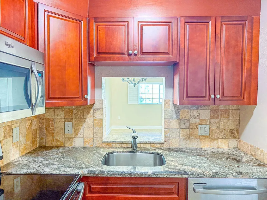 633 NE 2nd Avenue Fort Lauderdale FL 33304