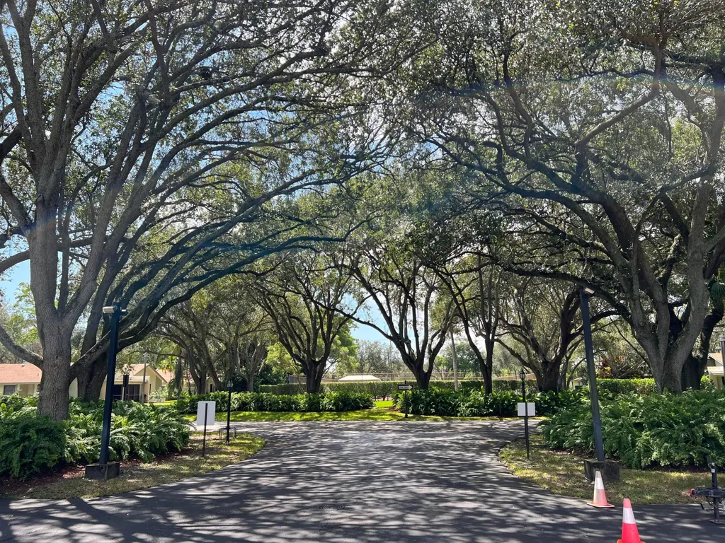 4075 Palm Forest Drive N Delray Beach FL 33445