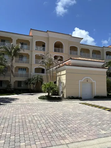 6 E Harbour Isle Drive Drive E Fort Pierce FL 34949