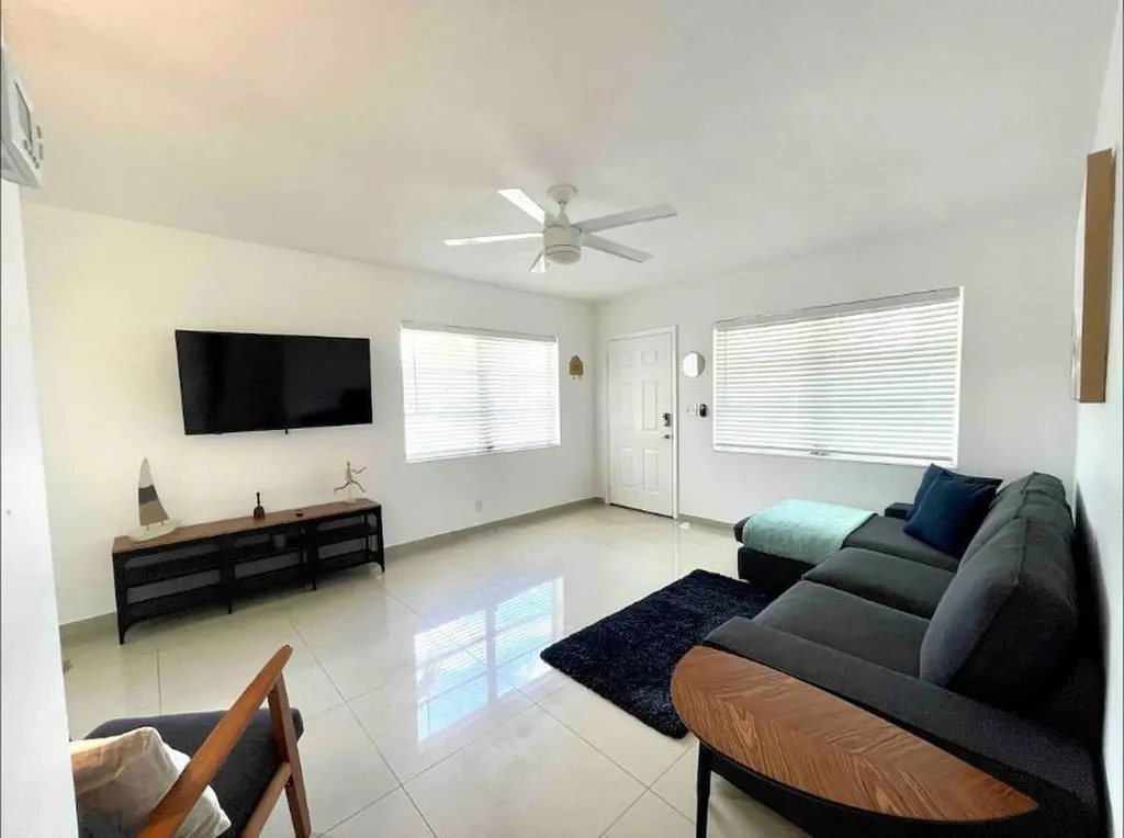 29 NE 3rd Street Dania Beach FL 33004