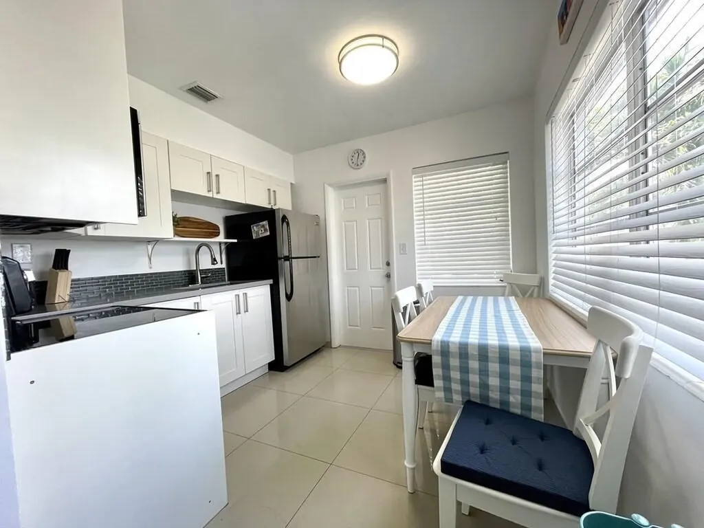29 NE 3rd Street Dania Beach FL 33004