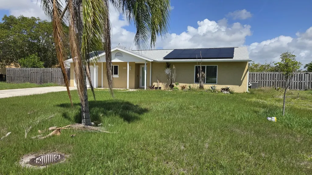 2209 SE East Dunbrooke Circle Port St Lucie FL 34952