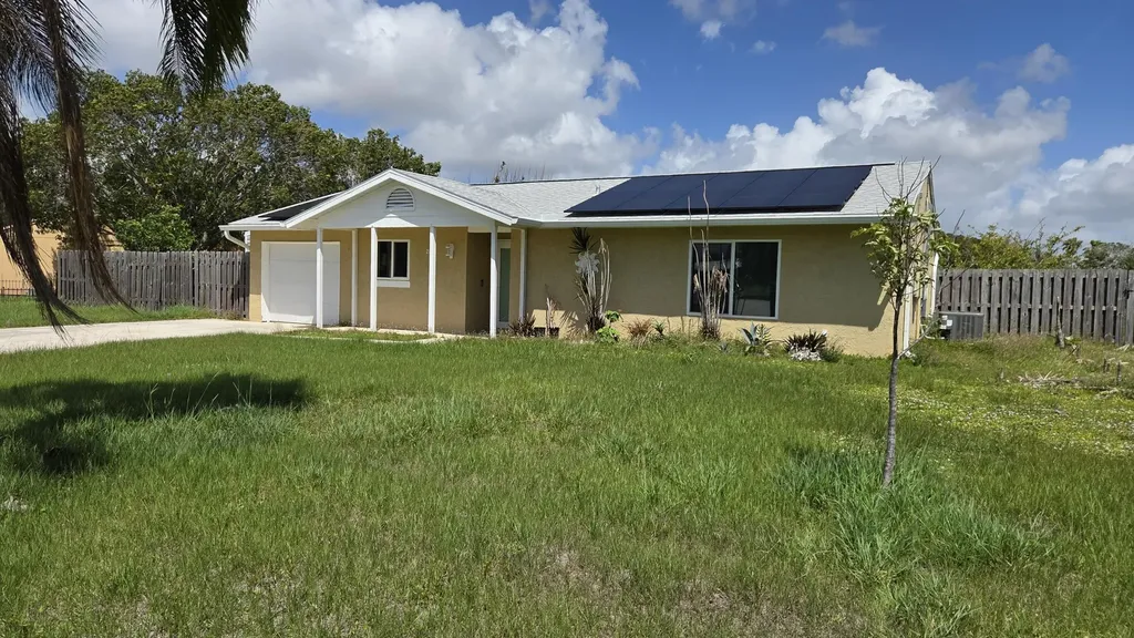 2209 SE East Dunbrooke Circle Port St Lucie FL 34952