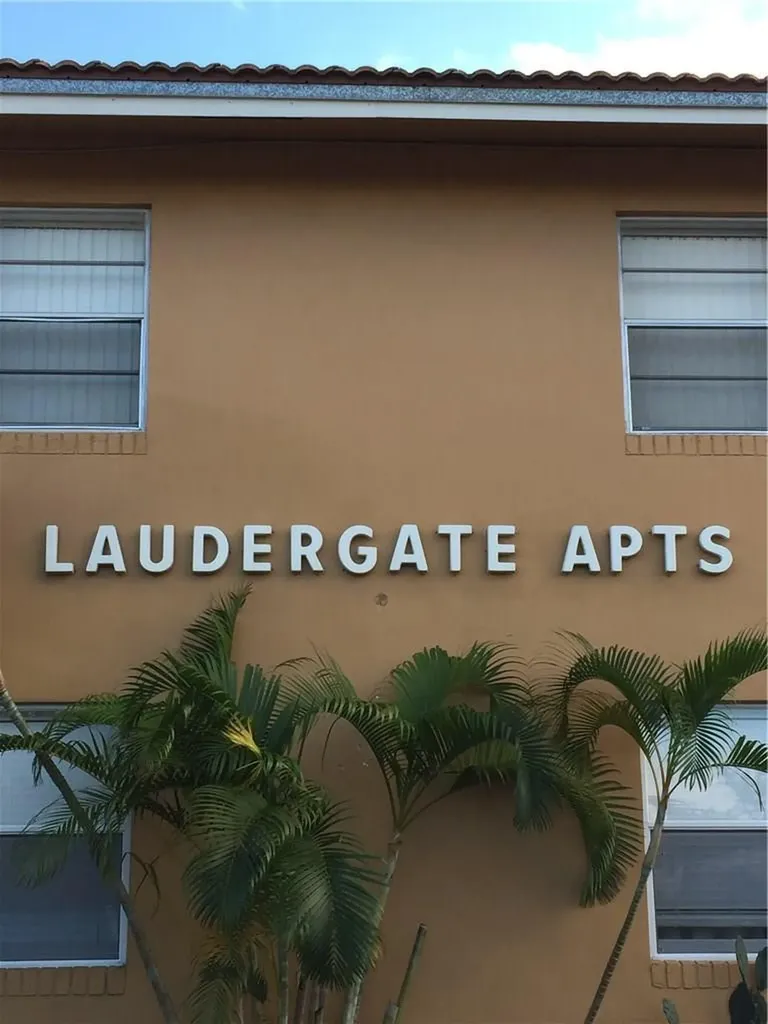 2016 NE 17th Court Fort Lauderdale FL 33305