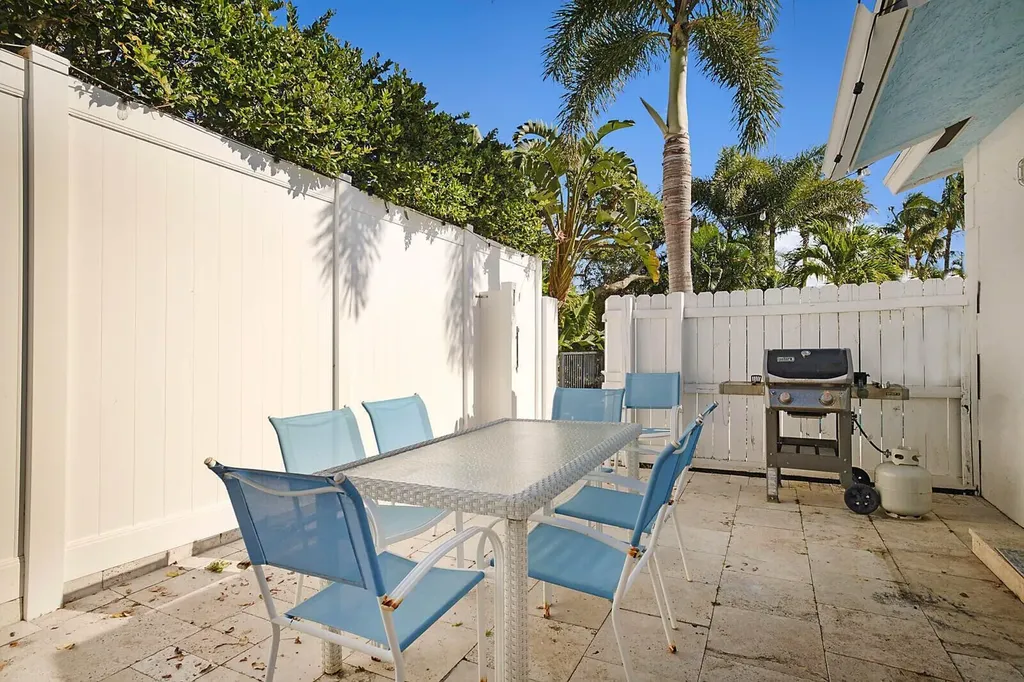 338 NE 7th Avenue Delray Beach FL 33483