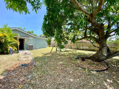 2017 Ave D Fort Pierce FL 34950