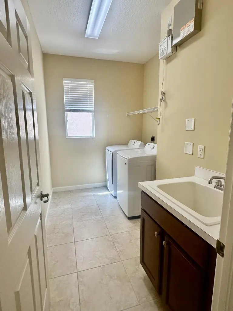 5888 SE Crooked Oak Avenue Hobe Sound FL 33455