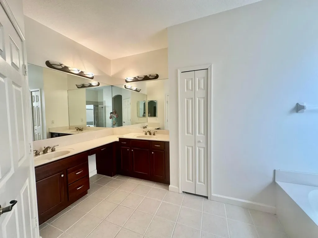 5888 SE Crooked Oak Avenue Hobe Sound FL 33455
