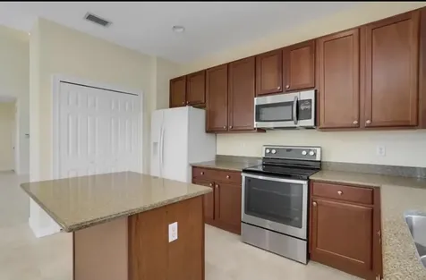 5888 SE Crooked Oak Avenue Hobe Sound FL 33455