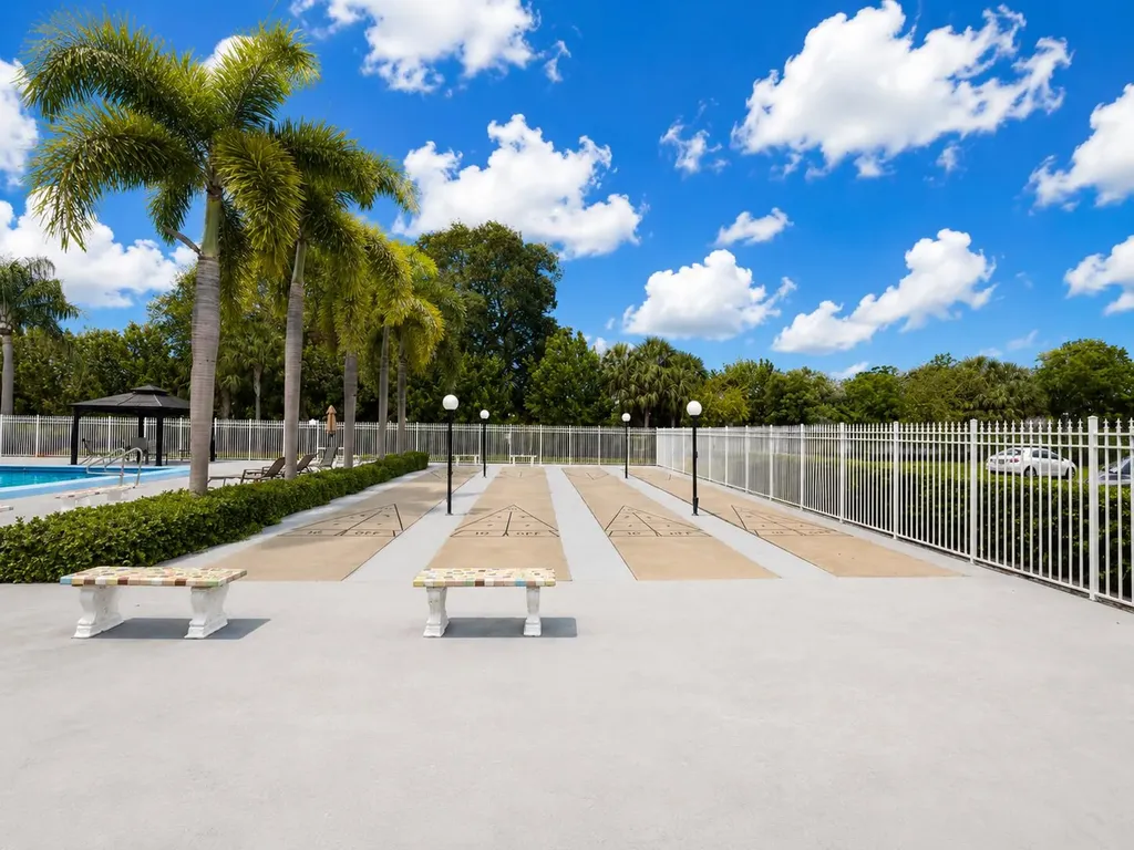 1201 Hillcrest Court Hollywood FL 33021