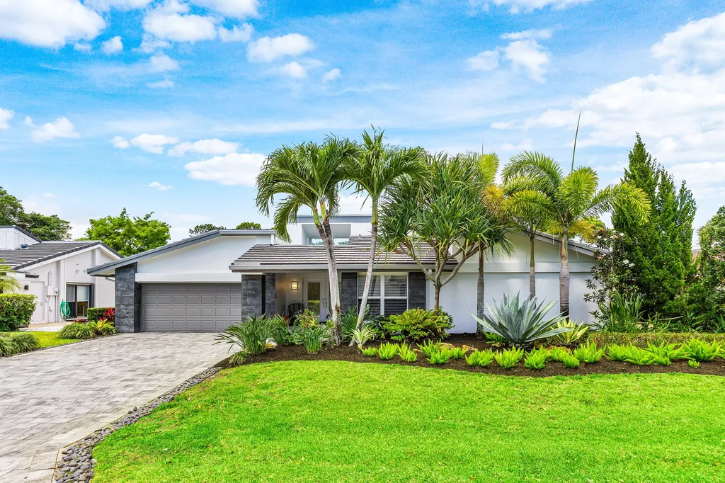632 Lakewoode Circle W Delray Beach FL 33445