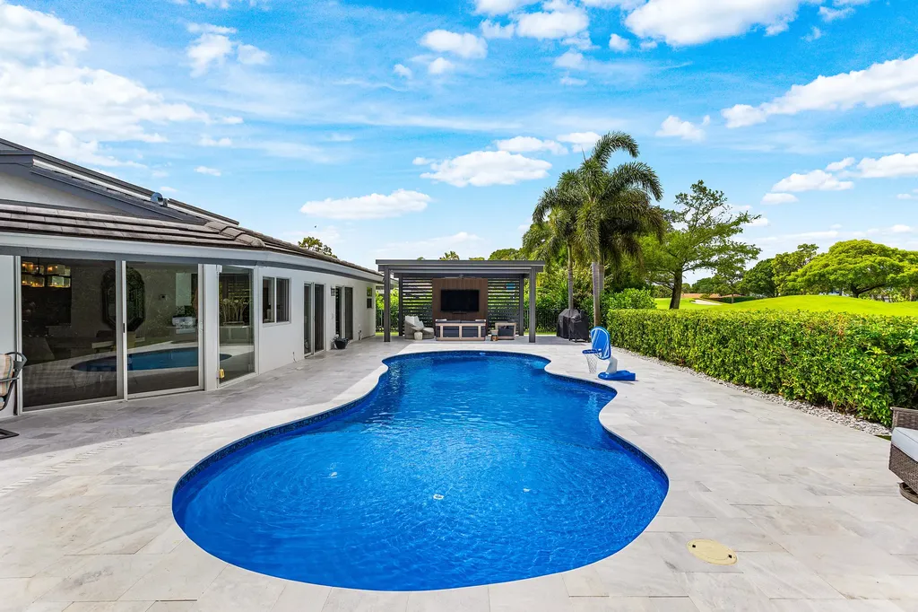 632 Lakewoode Circle W Delray Beach FL 33445